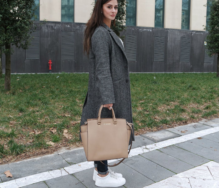 outfit-maxi-cappotto-borsa-michael-kors